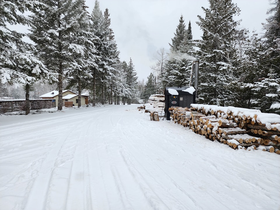 snow,logs,sledding